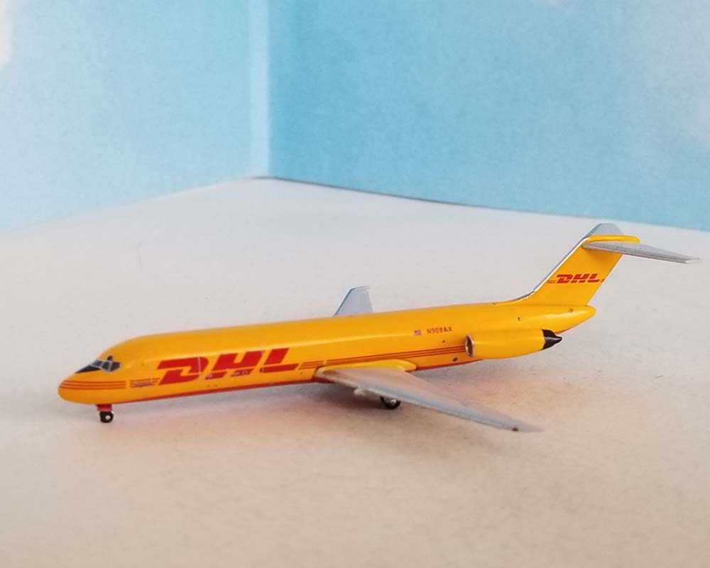 DHL DC-9-30 N909AX 1:400 Scale Aeroclassics AC411030