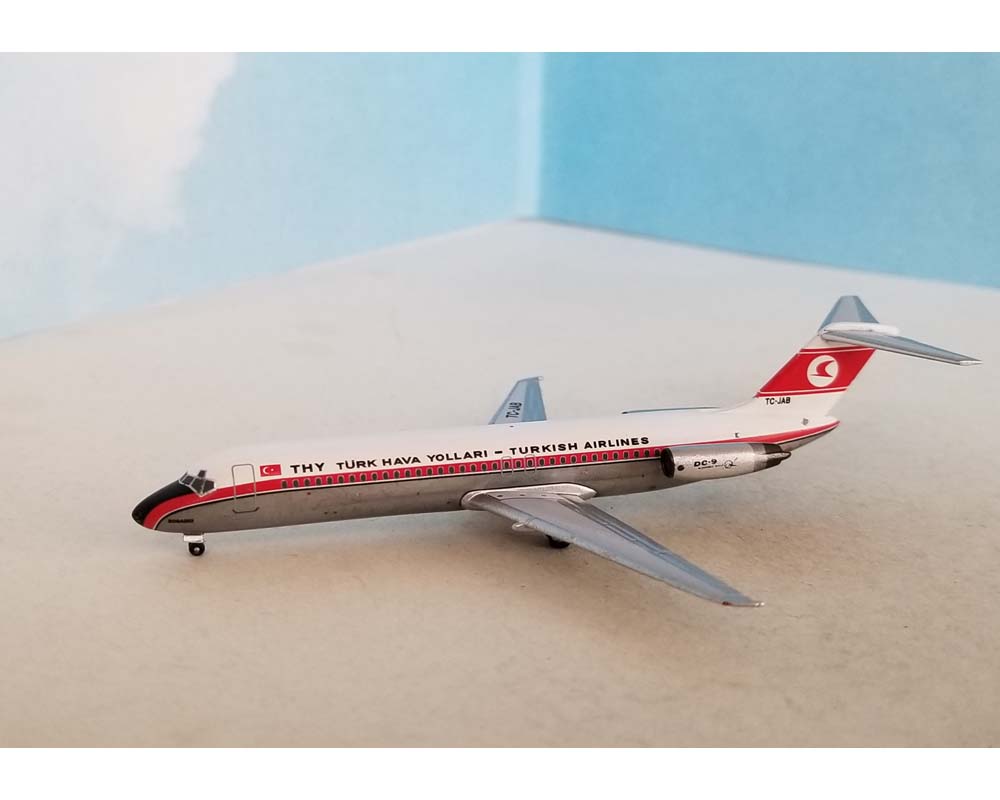 Turkish Airlines DC-9-32 TC-JAB 1:400 Scale Aeroclassics AC411149 