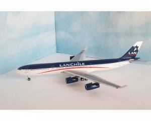 Lan Chile A340-300 CC-CQA 1:400 Scale Aeroclassics AC411163