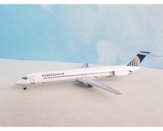 Continental Airlines DC-9-50 N677MC 1:400 Scale Aeroclassics
