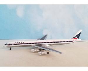 Delta DC-8-61 N824E 1:400 Scale Aeroclassics AC411381