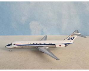 SAS Cargo DC-9-32 LN-RLW 1:400 Scale Aeroclassics AC411445