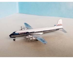 United Airlines DC-6 N37570 1:400 Scale Aeroclassics AC419956