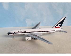 Delta B767-200 N108DL 1:400 Scale Bluebox BBX1693
