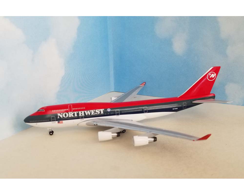 Northwest B747-400 N676NW 1:400 Scale Bluebox BBX41689: AeroClassicsDirect